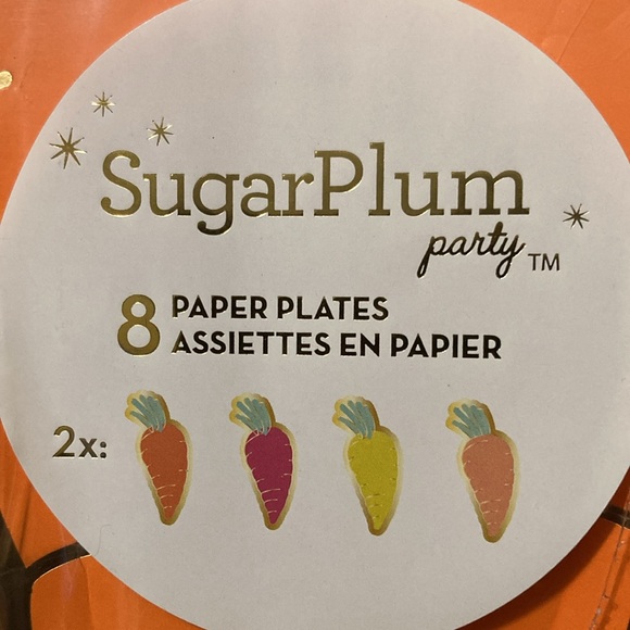 PETER RABBIT BASKET & BOOK BUNDLE ( free carrot plates!) - Picture 12 of 16